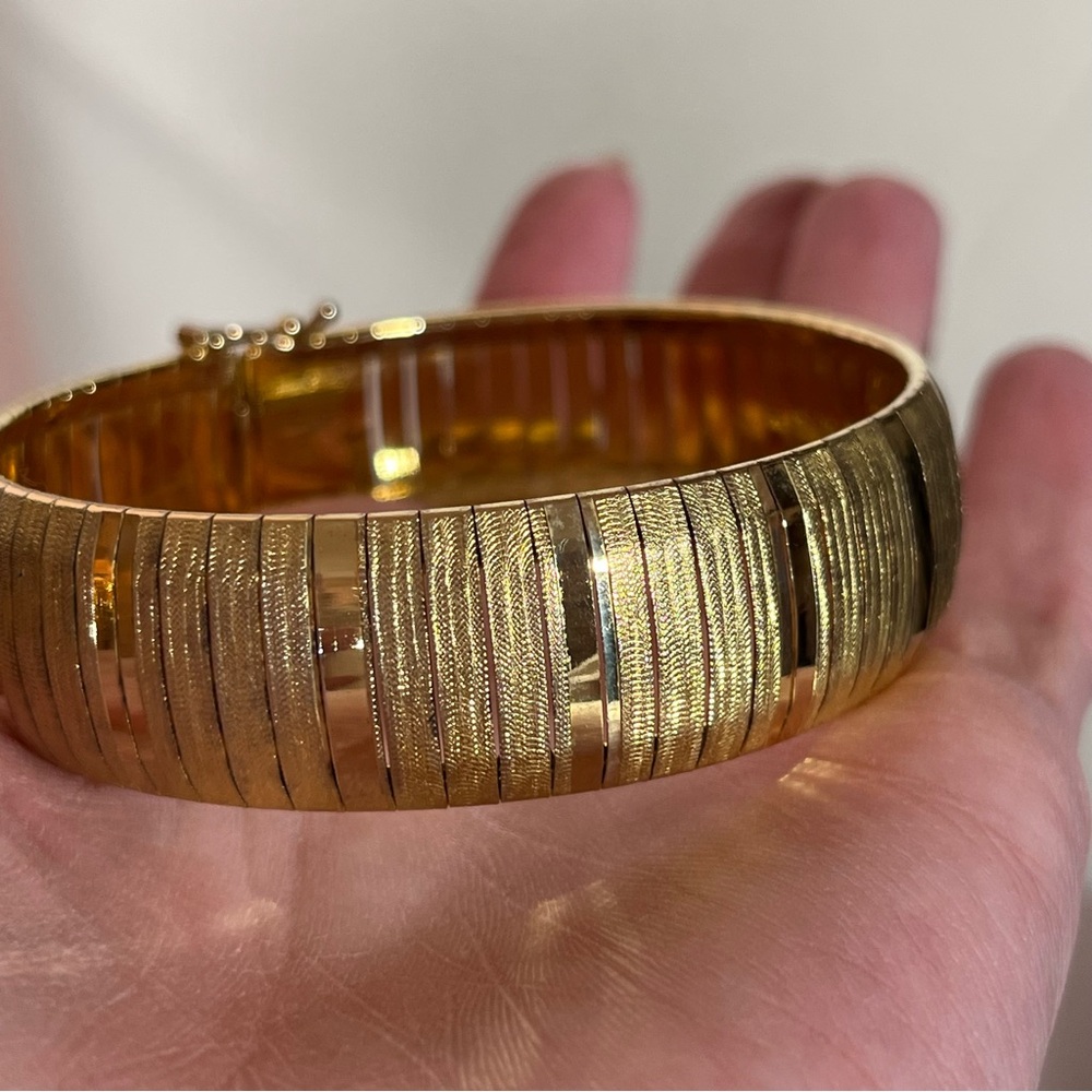 Vintage 80 90 Gold Vermeil Oversized Mobwife Classic Italy thick wide Bracelet - Picture 15 of 17
